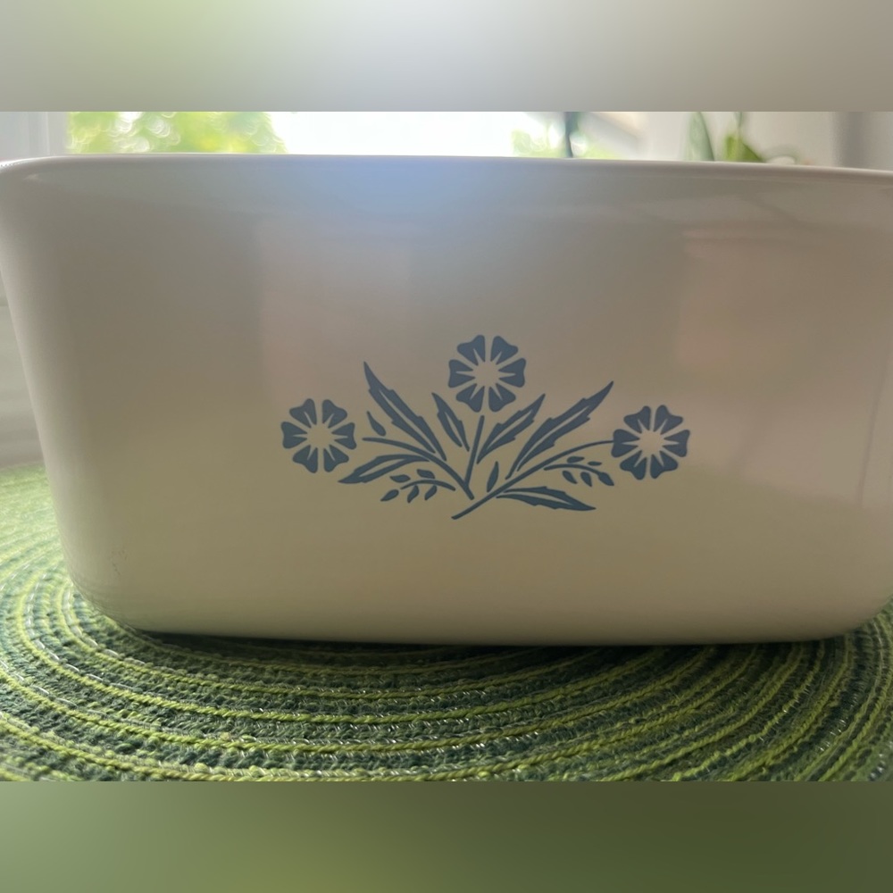 Vintage 1970s Corningware Blue Cornflower P-4-B with hologram stamp